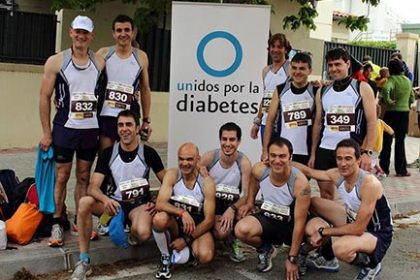 anadi_deporte Socios de ANAD posan tras una maratón